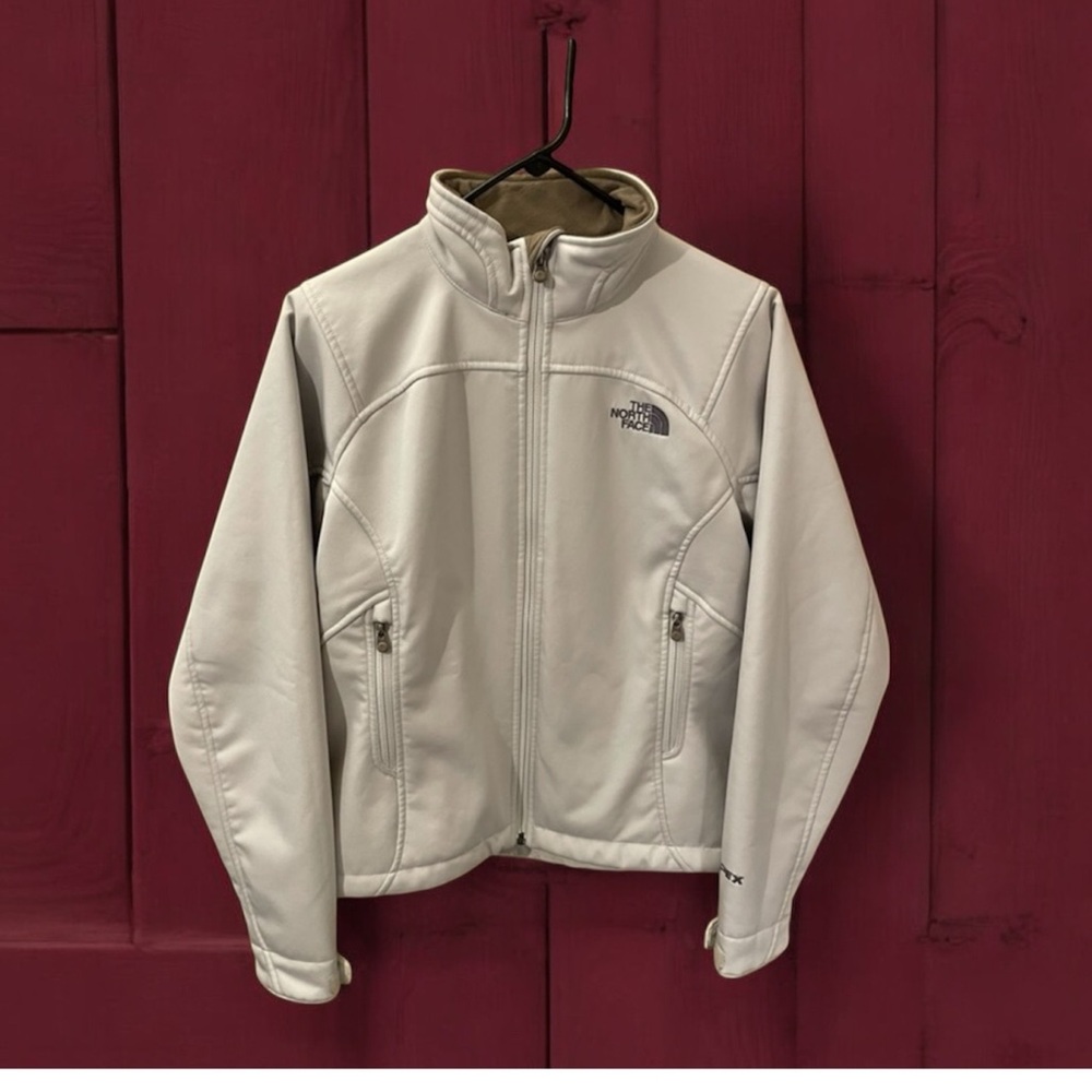 The North Face Women's APEX Jacket in Light Gray-SP
Excellent Used Condition